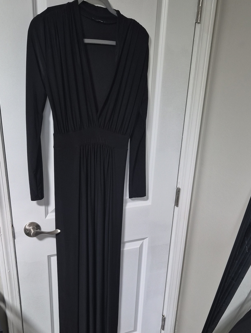 Classic Black V-Neck Long Sleeve Maxi Dress